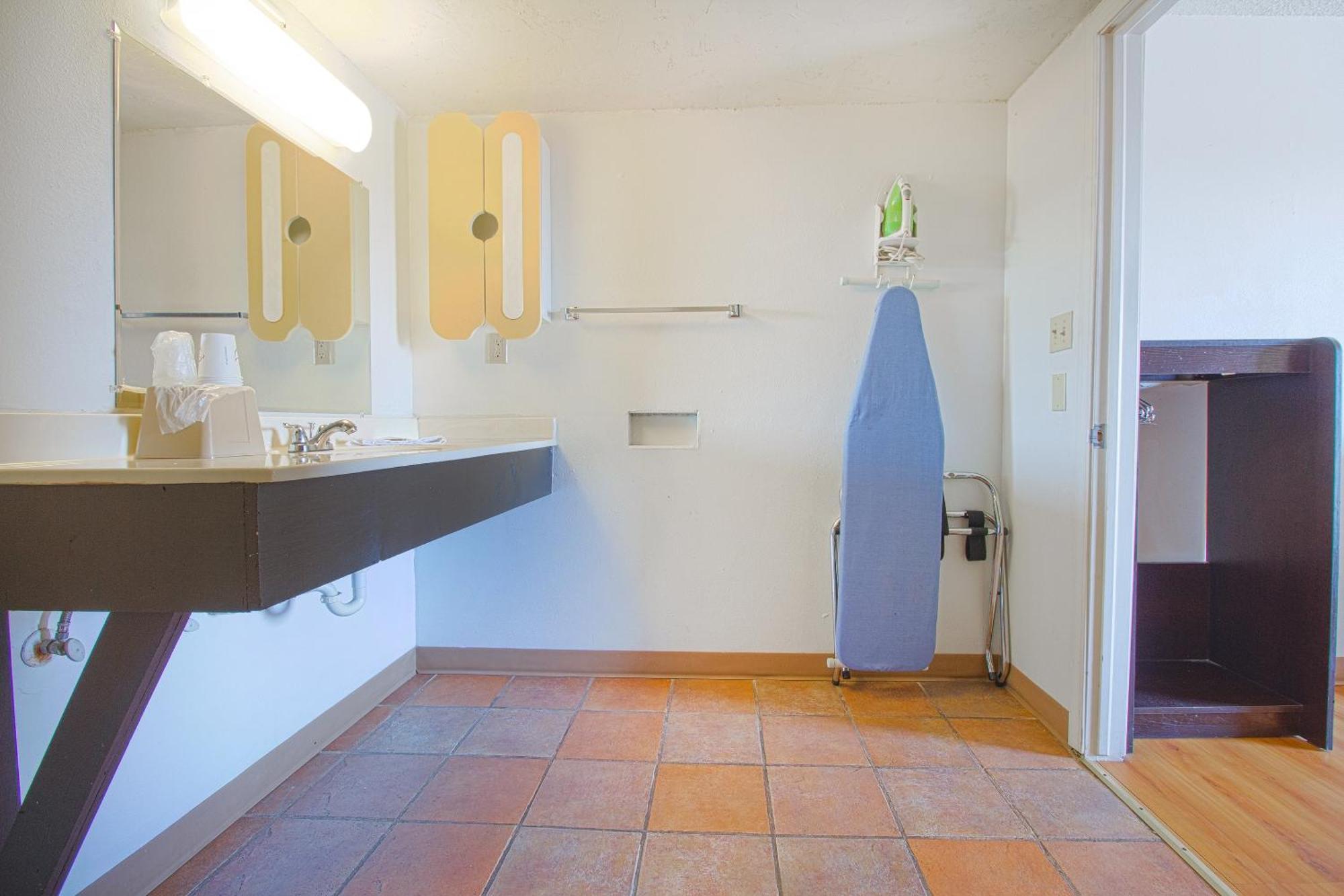 Studio Inn Extended Stay Oklahoma City Airport By Oyo Eksteriør billede